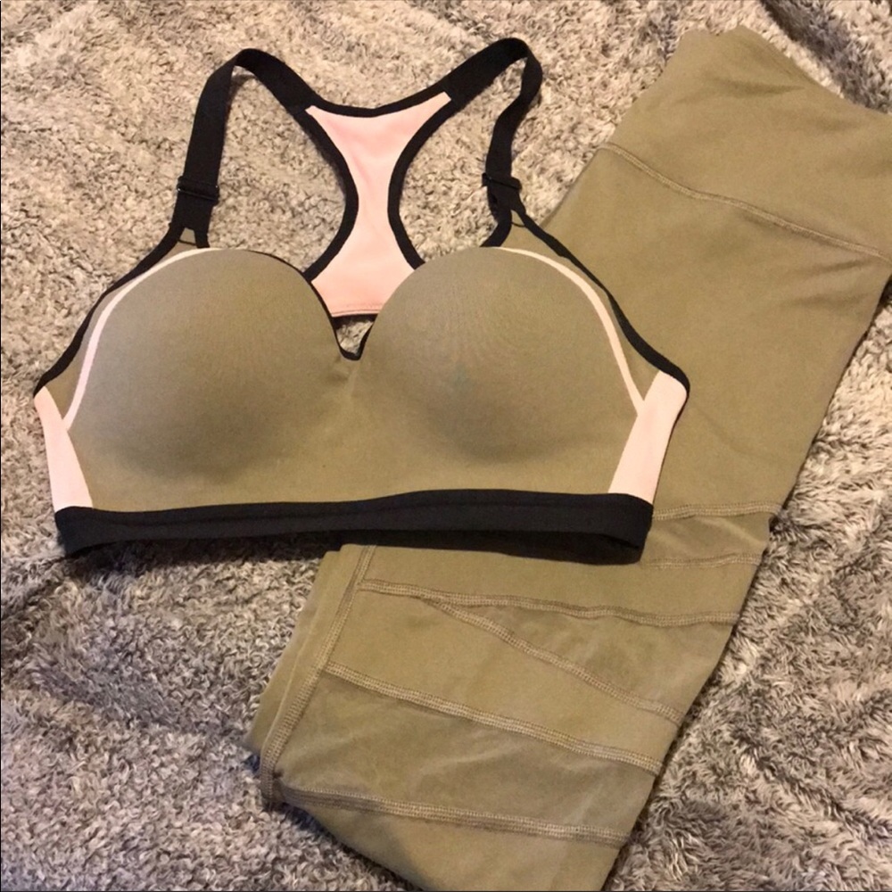 Victoria’s Secret sports bra 34 D